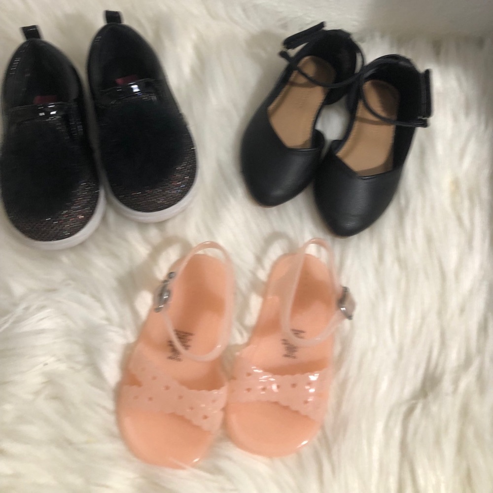 girl shoes of use but good condition